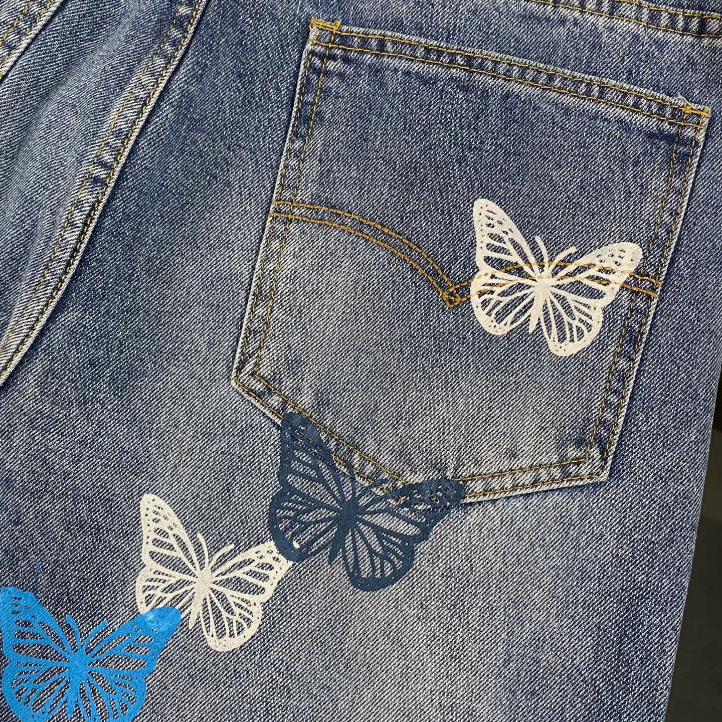P230 Chrome Hearts 2025 new rare three-color butterfly print couple's washed loose jeans. High version, high version, top ceiling quality. Styles with different washed textures, very friendly to people with thin legs and thick legs. The straight version is very flattering to the leg shape. Moderate length that never goes out of style, easy to match with casual, basic styling for various styles, a must-have in the wardrobe! The fabric is stiff but also makes the upper body soft without losing texture. The washing process is even more perfect. It is a must-have item for everyone! ! ! Washed wheat, hang tag, pants label, three labels complete Color: blue Size: 28, 30, 32, 34